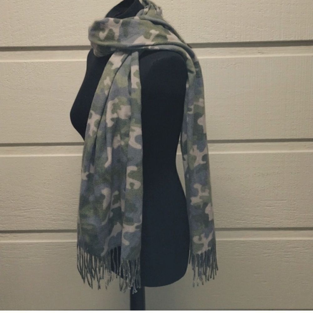 Mud Pie green Camo Scarf with fringe detail